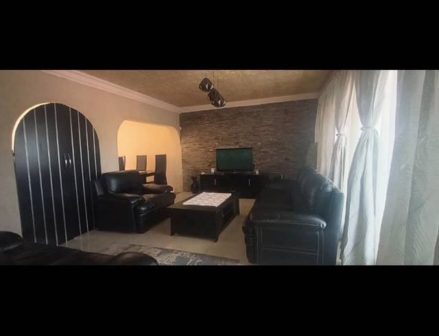 3 BEDROOM HOUSE FOR SALE IN LINDHAVEN